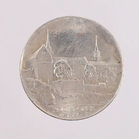 Sølvmynt, Norges frigjøring, 200kr, år 1980, S 625/1000 Vekt: 26,9 g Kontakt Lånekontoret for frakt