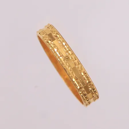 Ring, ø19,1mm, bredde 4,1mm, 22K Vekt: 3,3 g Kontakt Lånekontoret for frakt