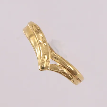 Ring, ø19mm, bredde 1,6- 6,2mm, 14K Vekt: 1,5 g Kontakt Lånekontoret for frakt