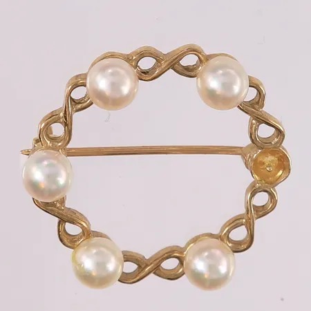 Brosje med 5 perler (én perle mangler), ø25mm, 14K Vekt: 3,3 g Kontakt Lånekontoret for frakt