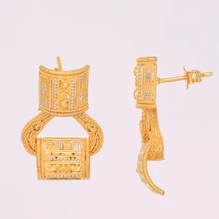 Ett par øredobber, 29x17mm, 21K Vekt: 9,1 g Kontakt Lånekontoret for frakt