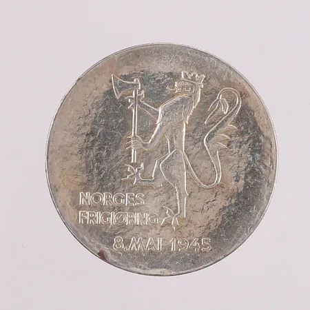 Sølvmynt, Norges frigjøring, 200kr, år 1980, S 625/1000 Vekt: 27 g Kontakt Lånekontoret for frakt