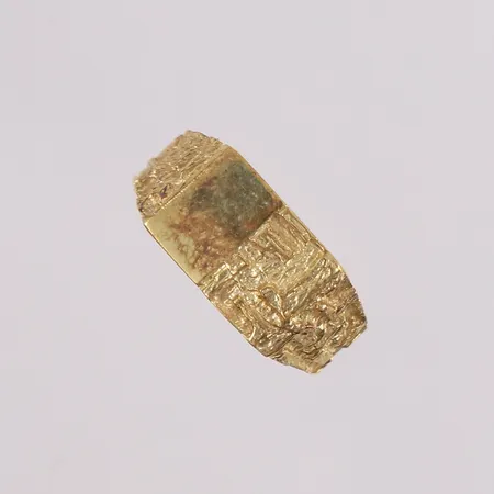 Ring, ø19mm, bredde 3,7- 9,7mm, 14K Vekt: 6 g Kontakt Lånekontoret for frakt