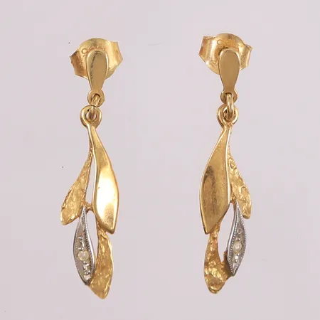 Øredobber i 14K, lengde 30 mm. Vekt: 1,6 g Kontakt Lånekontoret for frakt