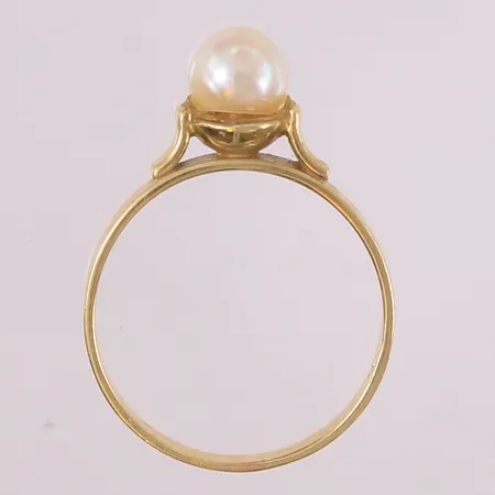 Ring med perle, ø17,3mm, bredde 2,2- 6mm, perle sitter noe skjevt, 14K Vekt: 2,1 g Kontakt Lånekontoret for frakt