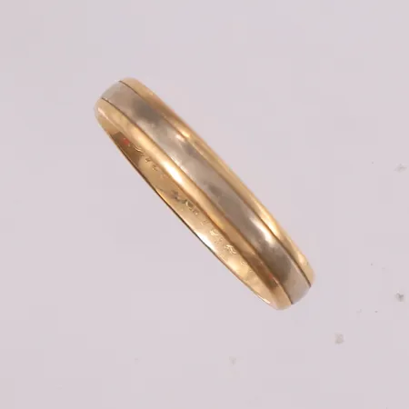 Ring, to-farget, ø19,1mm, bredde 3,9mm, gravert, 14K Vekt: 3,5 g Kontakt Lånekontoret for frakt