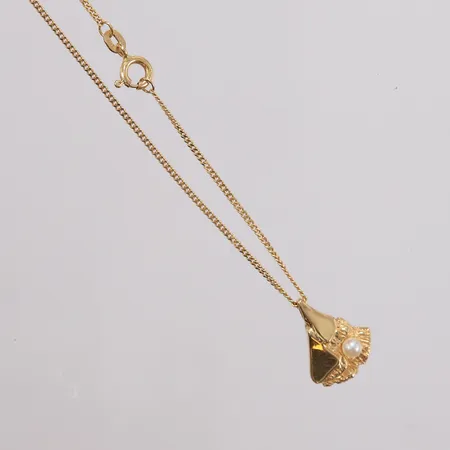 Halskjede med anheng med perle, 42 cm, bredde 1,2 mm, 14K. Vekt: 3,3 g Kontakt Lånekontoret for frakt