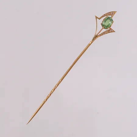 Nål med lys-grønn sten, 73x9mm, 18K Vekt: 2,4 g Kontakt Lånekontoret for frakt