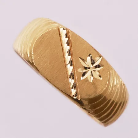 Ring, ø18,3 mm, bredde 8,6 mm, 22K Vekt: 8,9 g Kontakt Lånekontoret for frakt