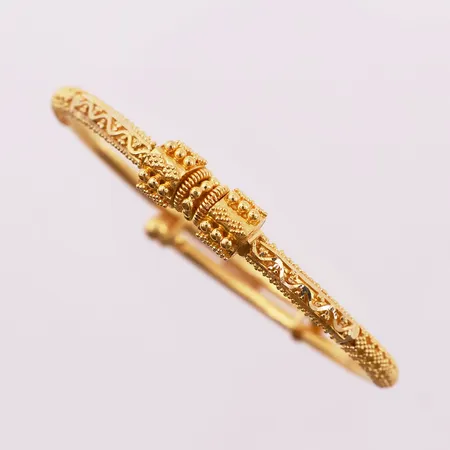 Armring, justerbar 48,3 - 56mm, bredde 2,5-7mm, 22K Vekt: 7,8 g Kontakt Lånekontoret for frakt