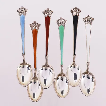 Seks teskjeer, Anitra, emalje, lengde 9,8 cm, bredde 19,5 mm, 925S Vekt: 57,4 g Kontakt Lånekontoret for frakt