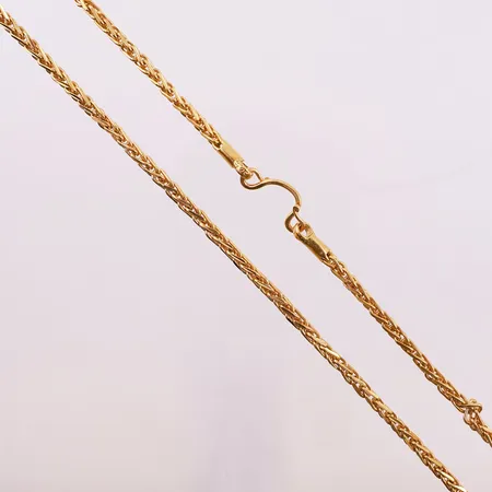 Halskjede, lengde 55 cm, bredde 3,6 mm, defekt mønster, 22K Vekt: 45,6 g Kontakt Lånekontoret for frakt