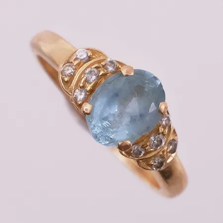 Ring med diamant, 10 x ca 0.01ct, ø 16,8mm, bredde 1,9x7,6mm, 18K Vekt: 3,5 g Kontakt Lånekontoret for frakt