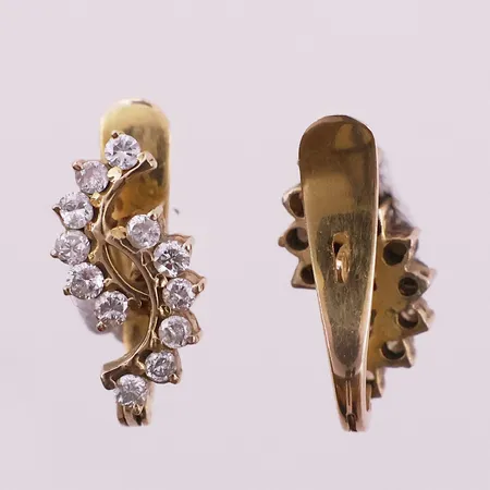 Ett par dobber med diamanter, 12 x ca 0,02ct, lengde 17,8 mm, bredde 8,5 mm, 14K Vekt: 3,9 g Kontakt Lånekontoret for frakt