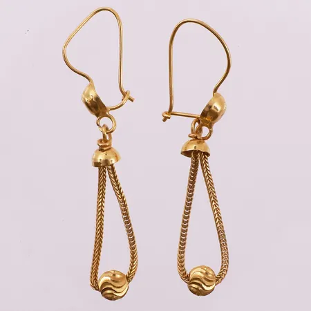 Ett par dobber, lengde 4,3 cm, bredde 6,7 mm, 21K Vekt: 2,2 g Kontakt Lånekontoret for frakt