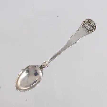 6 kaffeskjeer, Iris, lengde 10,6cm, 830S Vekt: 51,1 g Kontakt Lånekontoret for frakt