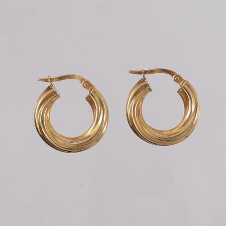 Ett par øredobber, ø19mm, bredde 3,8mm, 14K Vekt: 2,1 g Kontakt Lånekontoret for frakt