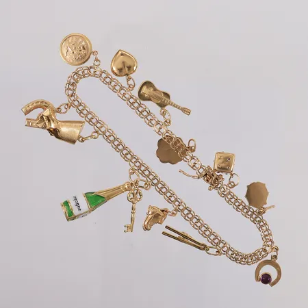 Armbånd Bismarck med 13 charms, lengde 21cm, bredde 5- 39mm, 18K Vekt: 16,4 g Kontakt Lånekontoret for frakt