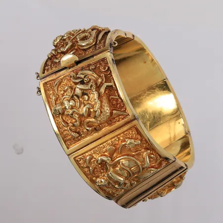 Armbånd, leddet, lengde ca. 19cm, bredde 32,5mm, gravert, 14K Vekt: 72,8 g Kontakt Lånekontoret for frakt