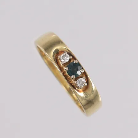 Ring med én turkis og to blanke stener, ø17mm, bredde 3- 4,7mm, 14K, bruttovekt 3,6g Vekt: 0 g Kontakt Lånekontoret for frakt