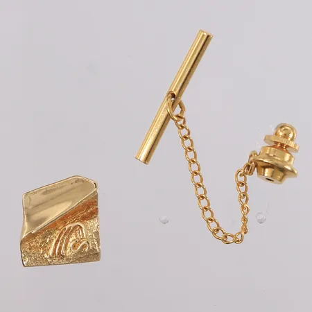 Slipsnål, 14x13mm, stopper/bakstykke er ikke gull, 14K, bruttovekt 3,9g (hvorav 1,9g er gull) Kontakt Lånekontoret for frakt