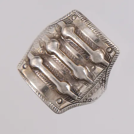 Ring, David-Andersen, ø21,8mm, bredde 5,8- 24,7mm, 925S Vekt: 12,6 g Kontakt Lånekontoret for frakt