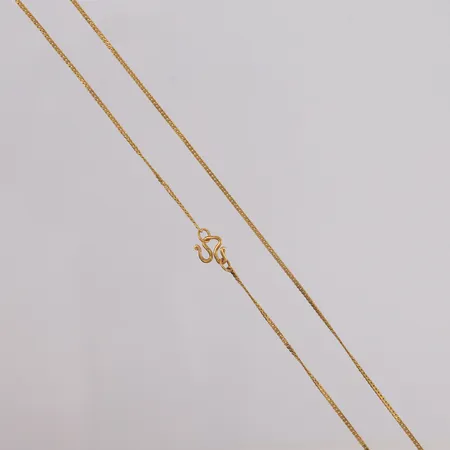 Kjede, lengde 45,5cm, bredde 1,2mm, noe ujevnt mønster, 23K, thai-gull, vekt tilsvarer 1/4 baht Vekt: 3,8 g Kontakt Lånekontoret for frakt