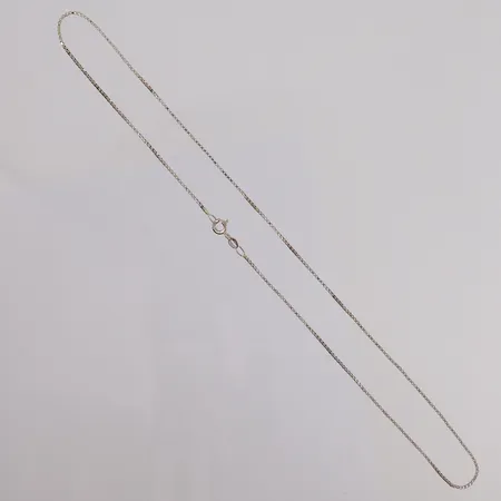 Kjede Veneziansk, lengde 41cm, bredde 1mm, hvitt gull, 14K Vekt: 2,2 g Kontakt Lånekontoret for frakt