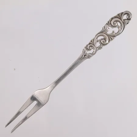 Koldtgaffel Telesølv, lengde 13,6cm, bøyd ytterst, 830S Vekt: 14,2 g Kontakt Lånekontoret for frakt