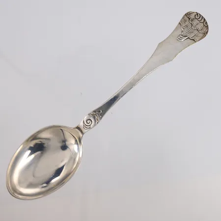 2 store spiseskjeer, Norrøna, lengde 20,9cm, begge er graverte og stemplet "C.D. 4508", 830S Vekt: 99,3 g Kontakt Lånekontoret for frakt