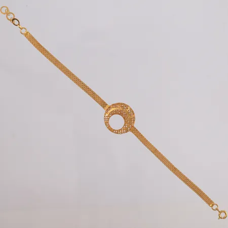 Armbånd, lengde 18,5cm, bredde 3,6- 18,8mm, noe ujevnt mønster, 21K Vekt: 4,8 g Kontakt Lånekontoret for frakt