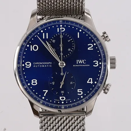 IWC Portuguese Chronograph, edition 150 years, one out of 2000, ref. IW371601, automatisk, blå urskive, Milanaise strap, snr: 6171765, cal. 69355, urverksnr. 4496717, lær-etui og garantikort fra år 2019 Kontakt Lånekontoret for frakt