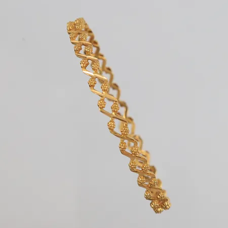 Armring, ø61mm, bredde 2,7- 5,5mm, 22K Vekt: 10,2 g Kontakt Lånekontoret for frakt