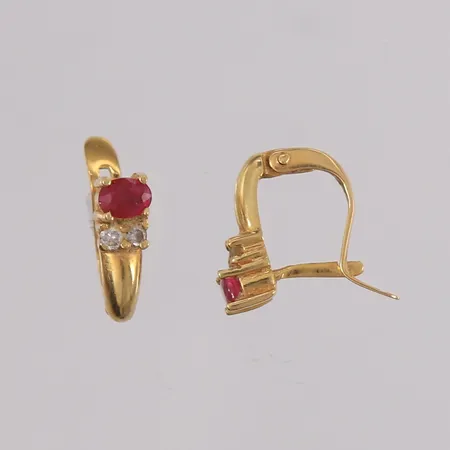 Ett par øredobber med fiolette safirer og diamanter (4 x ca. 0,01ct), 13x10mm, 18K, bruttovekt 2,2g Vekt: 0 g Kontakt Lånekontoret for frakt