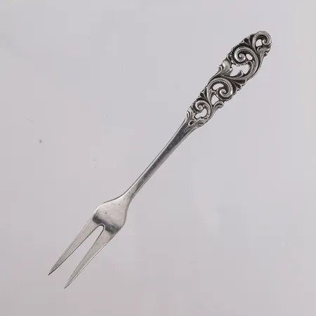 Smørgaffel Telesølv, lengde 11,7cm, 830S Vekt: 9,1 g Kontakt Lånekontoret for frakt