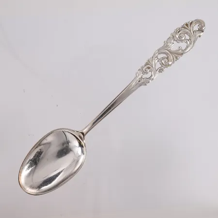 2 store spiseskjeer Telesølv, lengde 20cm, graverte, 830S Vekt: 87,8 g Kontakt Lånekontoret for frakt