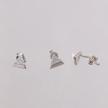 3 stk. like øredobber med blanke stener, 7x7mm, én øredobb er defekt, 925S, bruttovekt 1,3g Vekt: 0 g Kontakt Lånekontoret for frakt