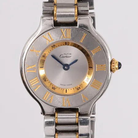 Cartier 21 Must de Cartier, ref. 1340, snr. MX740587, quartz, stål/doublé, ø28mm, romertall, grå urskive, behøver batteribytte, noe slitasje, én boettskrue ser ut til å være uoriginal, uten boks og tilbehør Kontakt Lånekontoret for frakt