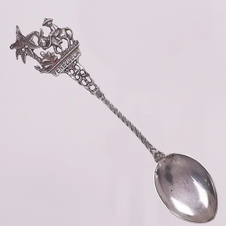 Suvenirskje, lengde 11,1 cm, bredde 22,7 mm, 830S Vekt: 10,1 g Kontakt Lånekontoret for frakt