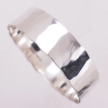 Armring, Ø 66 mm, bredde 19 mm, 925S Vekt: 54,6 g Kontakt Lånekontoret for frakt