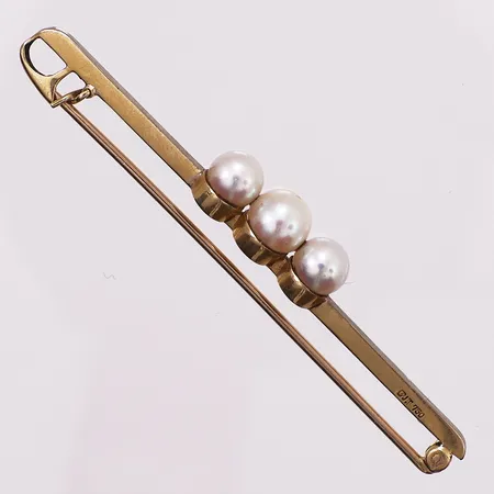 Brosje med perler, lengde 6,1 cm, bredde 6,5 mm, 18K Vekt: 5,3 g Kontakt Lånekontoret for frakt