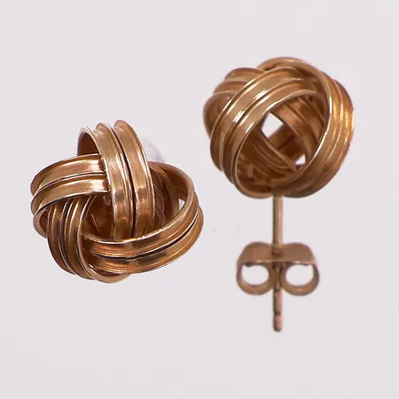 Ett par øredobber, lengde 20,9 mm, bredde 10,7 mm, 9K Vekt: 2,1 g Kontakt Lånekontoret for frakt