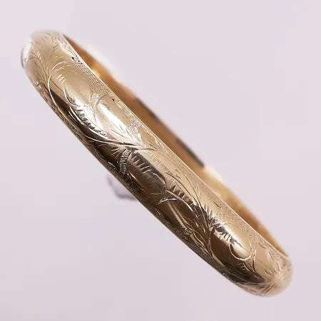 Armbånd, Ø 58,7 mm, bredde 9,5 mm, 14K Vekt: 17,2 g Kontakt Lånekontoret for frakt