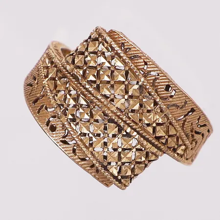 Ring, Ø 17,7 mm, bredde 2,6 - 13,8 mm, 18K Vekt: 2,9 g Kontakt Lånekontoret for frakt