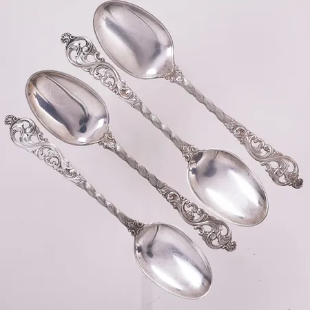 4 spiseskjeer Dobbel Rokokko, lengde 20,6 cm, bredde 20,4 mm, 830S Vekt: 126,4 g Kontakt Lånekontoret for frakt