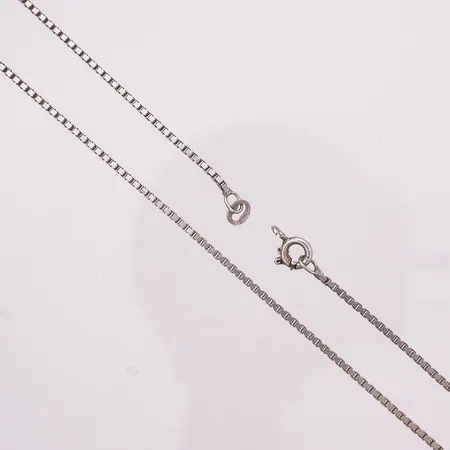 Halskjede Veneziansk, lengde 51,1 cm, bredde 1,4 mm, 925S Vekt: 5,9 g Kontakt Lånekontoret for frakt