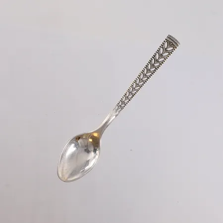 Fire kaffeskjeer, lengde ca 11cm, 830/1000 sølv.  Vekt: 38,5 g Kontakt Lånekontoret for frakt