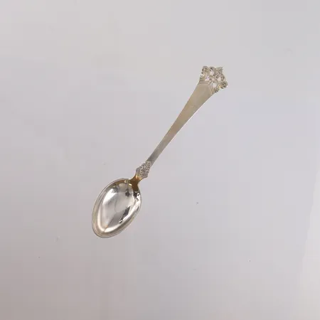 To kaffeskjeer, modell Anitra, lengde ca 11,5cm, 830/1000 sølv.  Vekt: 20,7 g Kontakt Lånekontoret for frakt
