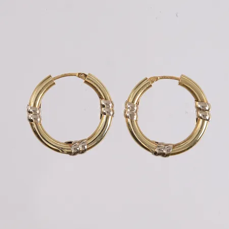 Ett par øreringer, ca ø23mm, 14K gull.  Vekt: 3,1 g Kontakt Lånekontoret for frakt