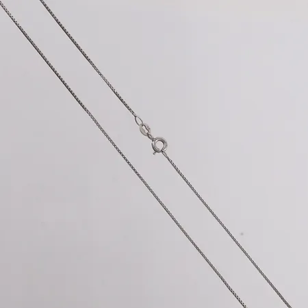 Halskjede Venezia, lengde ca 38cm, bredde ca 1mm, 925/1000 sølv.  Vekt: 1,5 g Kontakt Lånekontoret for frakt